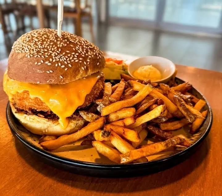 Un plat de la cheffe selon la carte du moment