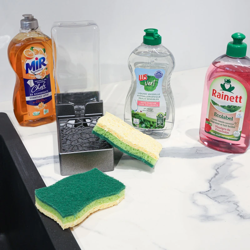 un distributeur de liquide pour eponge